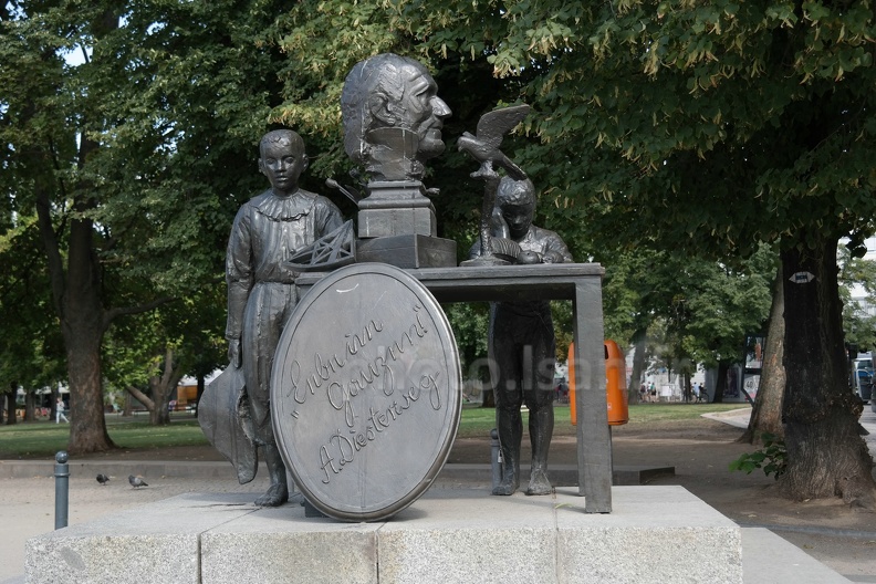 statue Diesterweg Denkmal